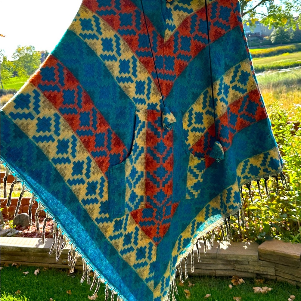 Poncho with Aztec pattern - Picture 7 of 7
